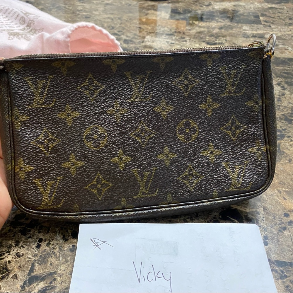 Louis Vuitton Pochette old style